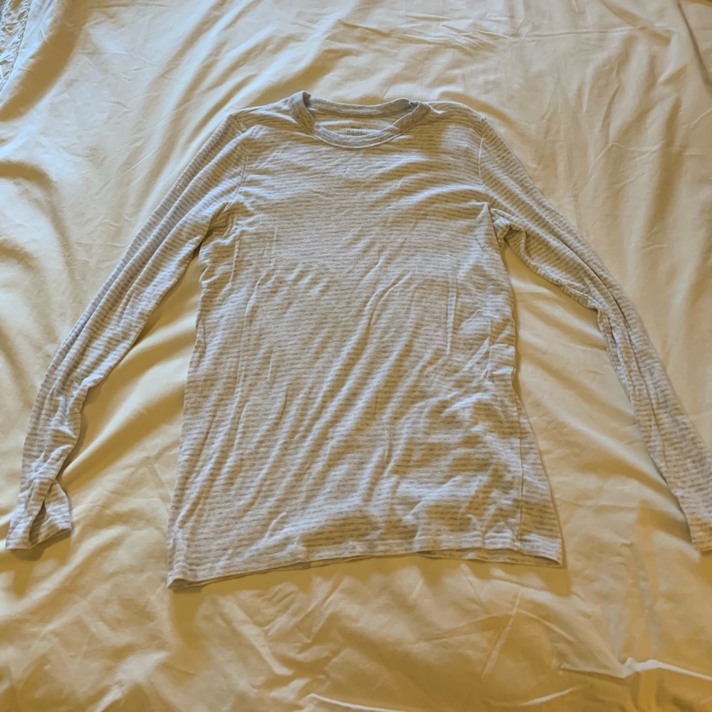 Long sleeve American Eagle soft and sexy shirt in white gray